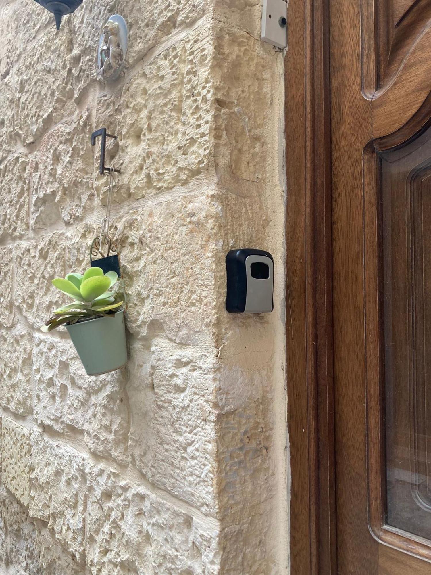 Charming Central Townhouse In Sliema Steps From Promenade And Sliema Ferry Apartment Exterior foto
