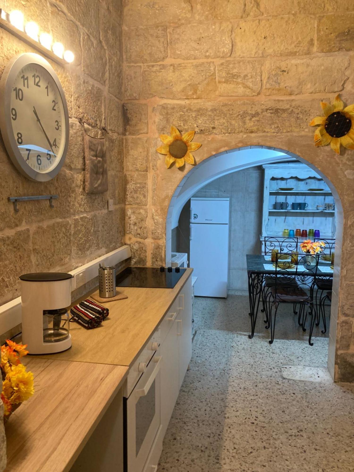 Charming Central Townhouse In Sliema Steps From Promenade And Sliema Ferry Apartment Exterior foto