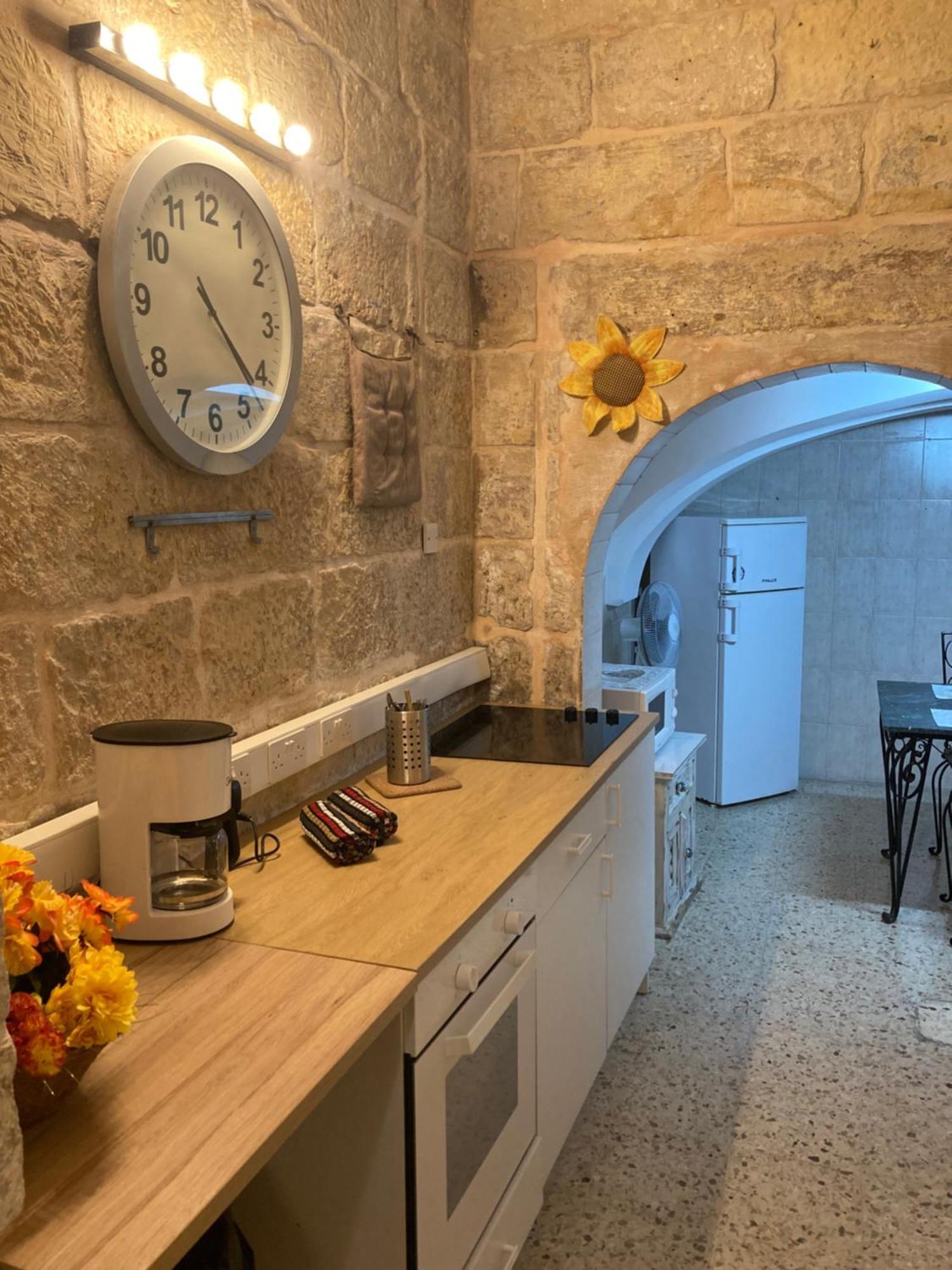 Charming Central Townhouse In Sliema Steps From Promenade And Sliema Ferry Apartment Exterior foto