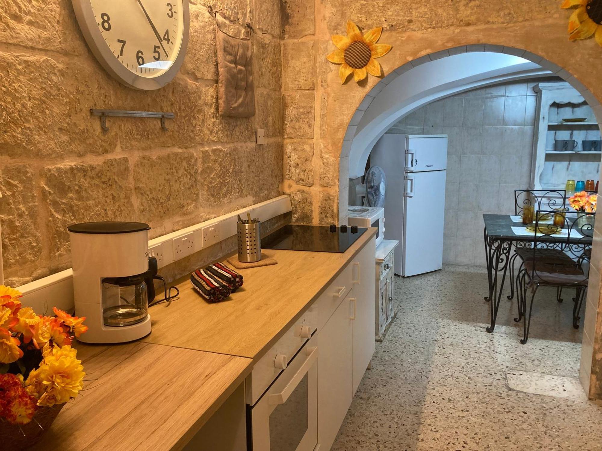 Charming Central Townhouse In Sliema Steps From Promenade And Sliema Ferry Apartment Exterior foto