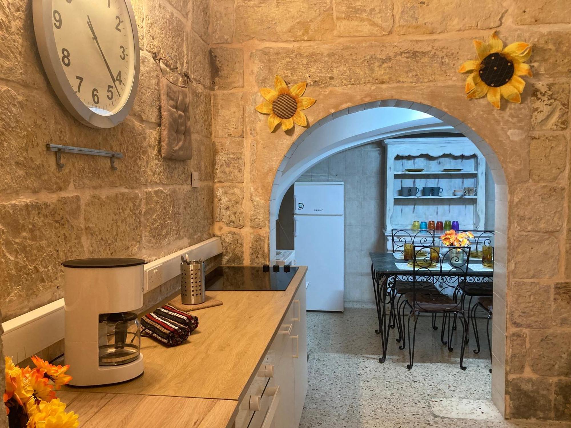 Charming Central Townhouse In Sliema Steps From Promenade And Sliema Ferry Apartment Exterior foto