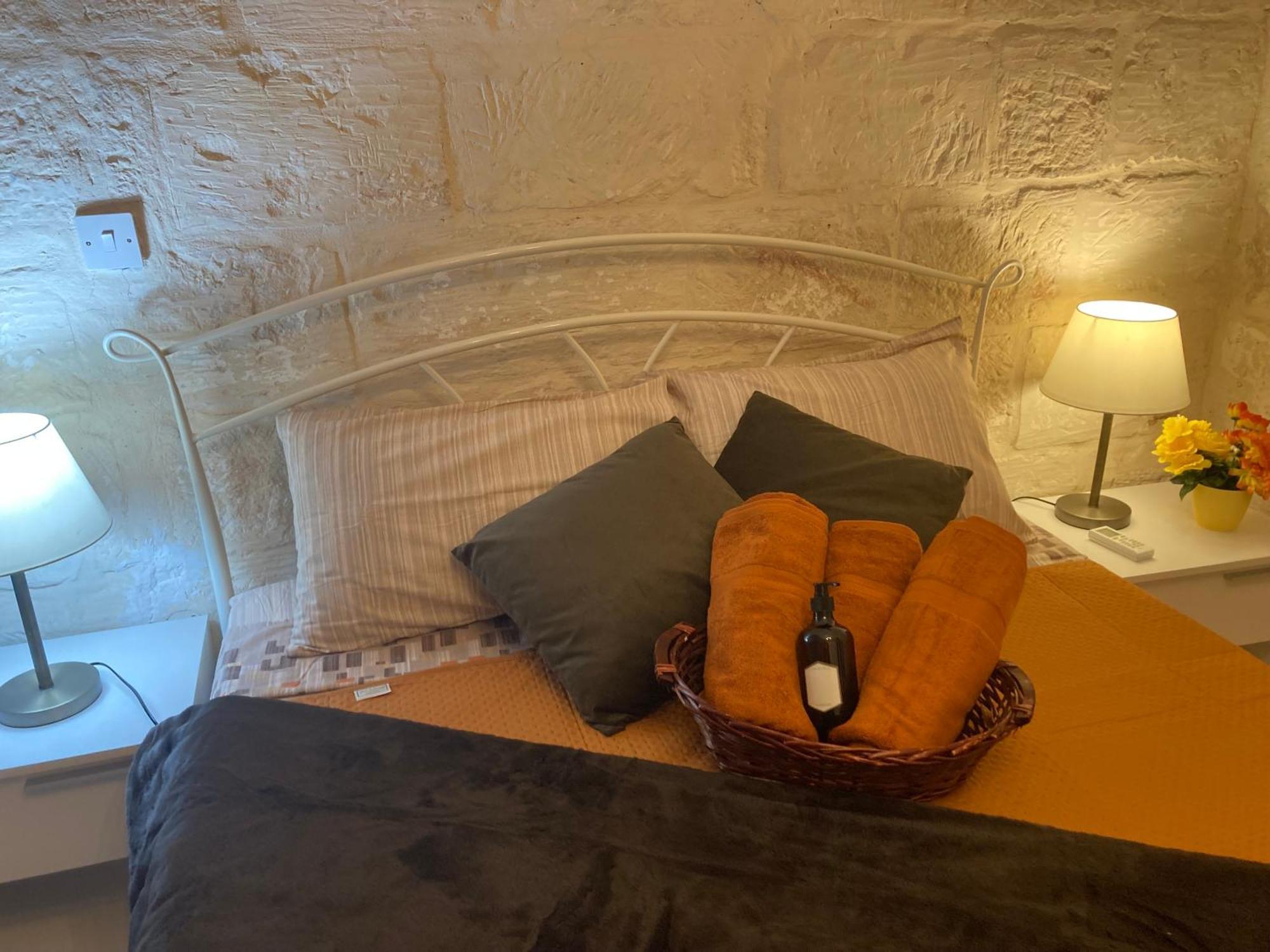Charming Central Townhouse In Sliema Steps From Promenade And Sliema Ferry Apartment Exterior foto